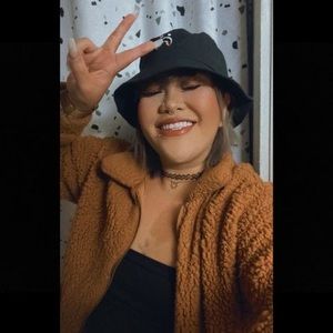 Meet your Posher, Nikko